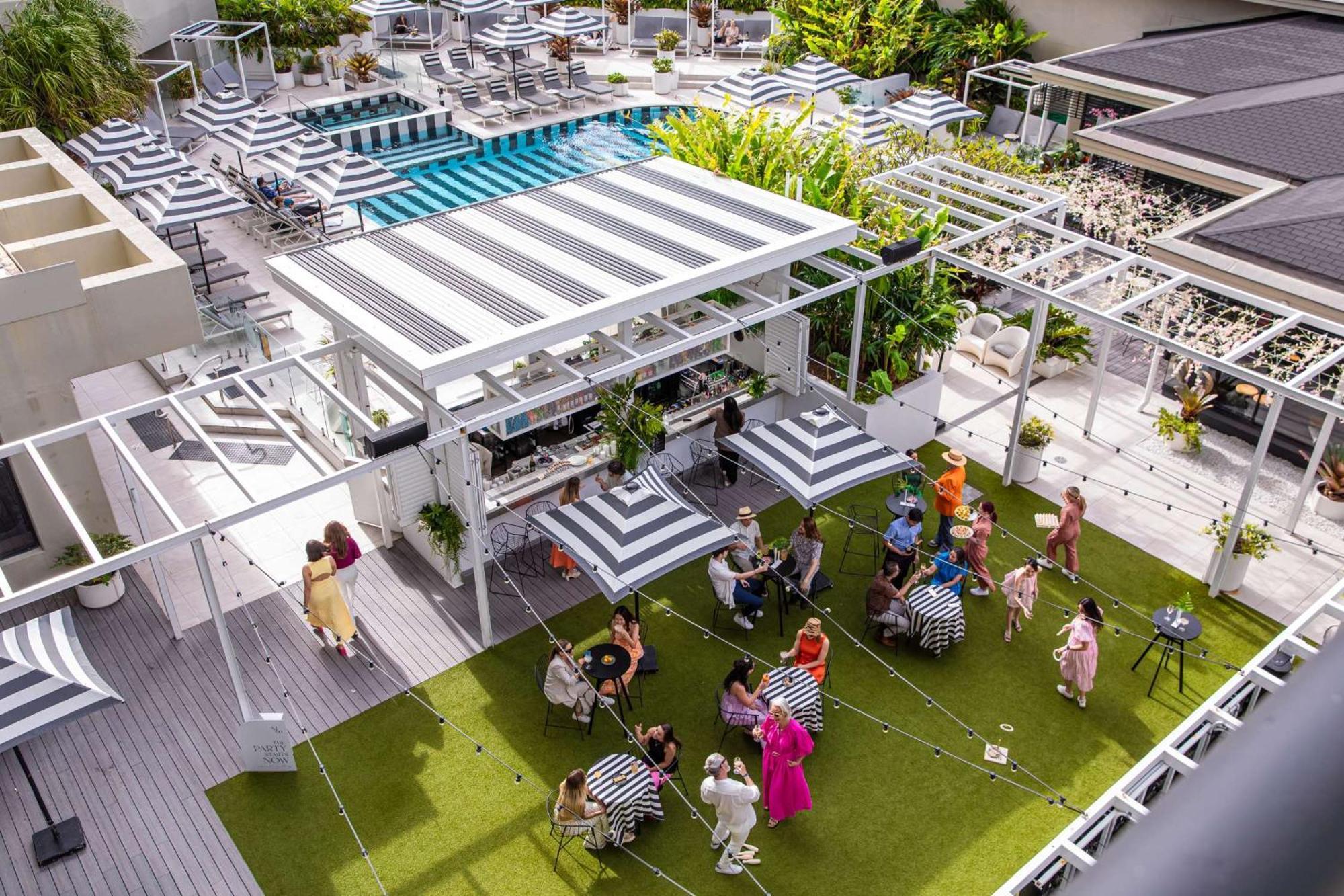 Qt Gold Coast Exterior foto The rooftop bar at the W South Beach